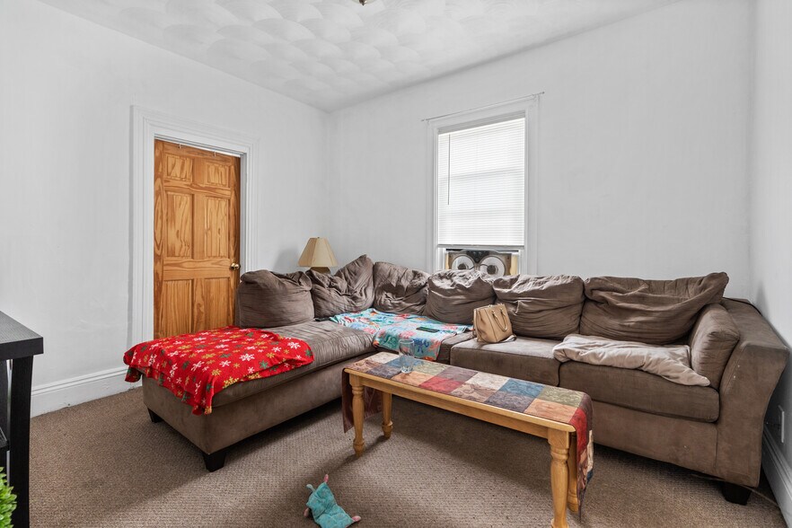 More Photos Of 635 637 Fall River Ave, Seekonk Apartments For Sale