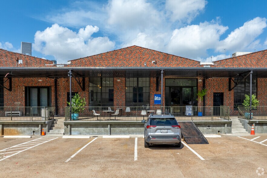 More Photos Of 1125 Providence St, Houston Warehouse For Lease
