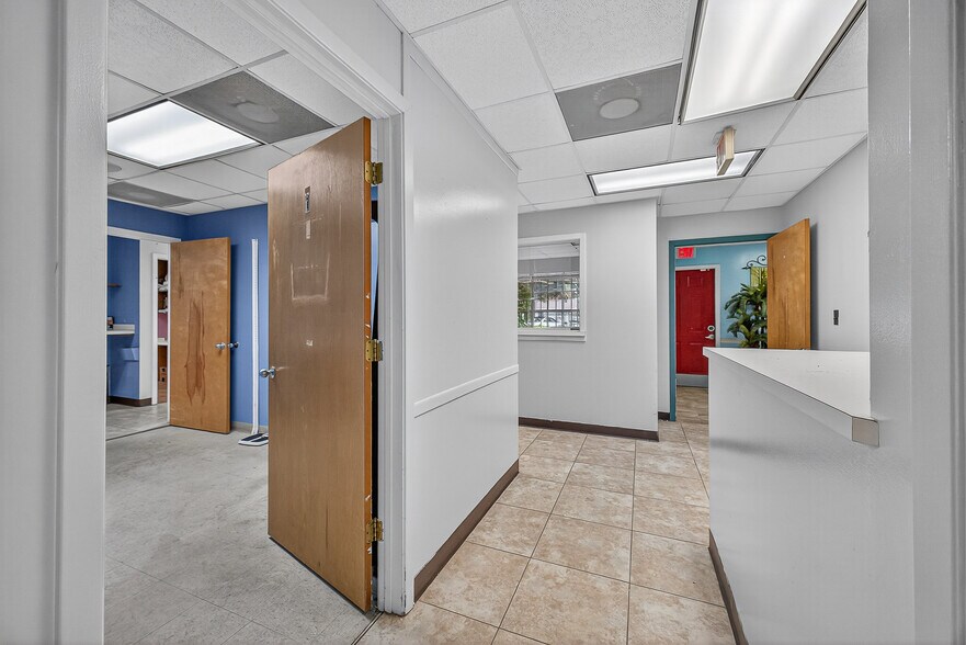 More Photos Of 1500 N Pace Blvd, Pensacola Freestanding For Sale