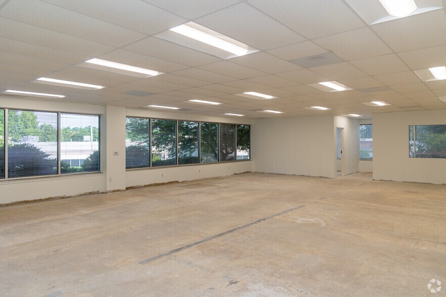 More Photos Of 5100 Reagan Dr, Charlotte Unknown For Lease