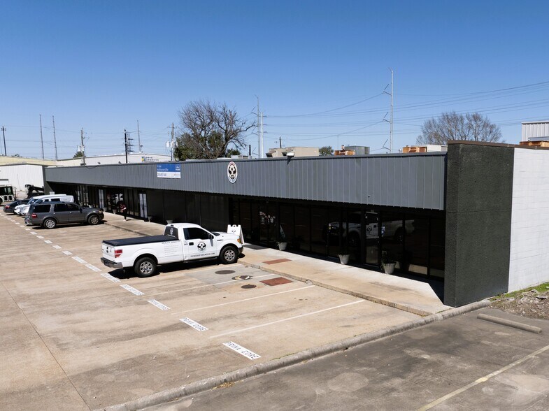 More Photos Of 3030-3050 Antoine, Houston Unknown For Lease