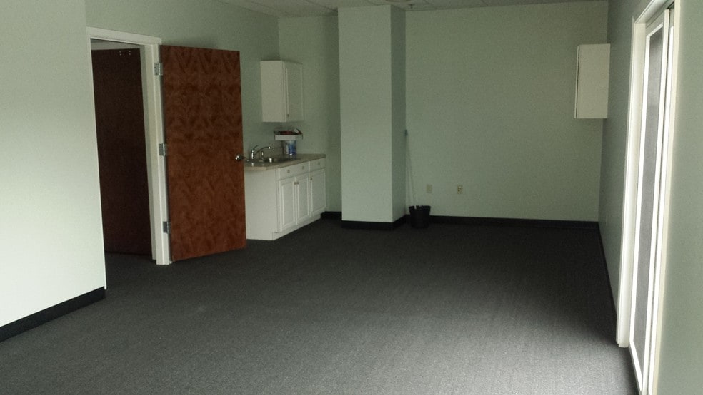 More Photos Of 154 New Britain Ave, Rocky Hill Restaurant For Sale