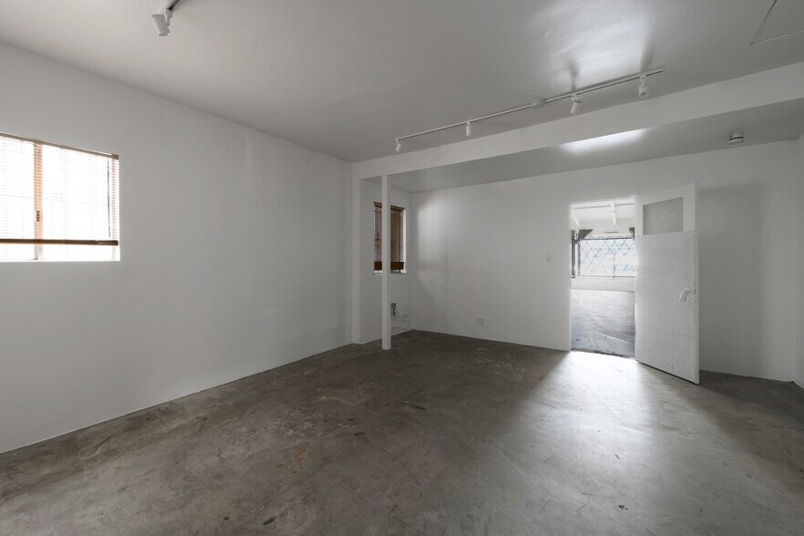 More Photos Of 2426 Lincoln Blvd, Venice Loft Creative Space For Sale