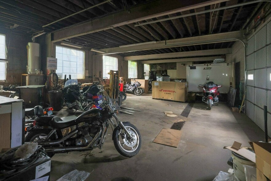 More Photos Of 4215 E Lake St, Minneapolis Freestanding For Sale