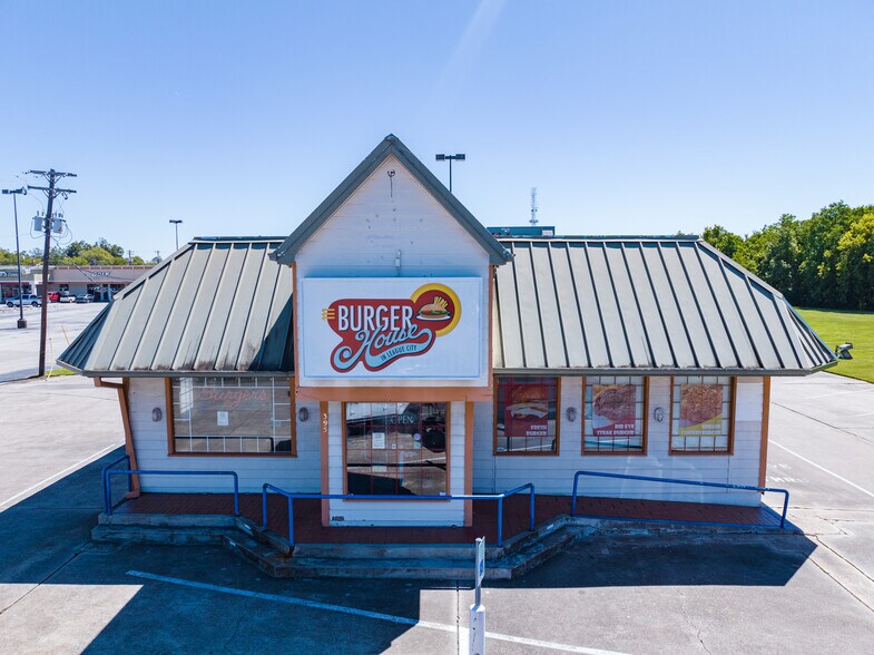 More Photos Of 151-395 W Main St, League City Unknown For Lease