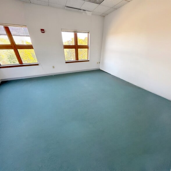 More Photos Of 8609 Sudley Rd, Manassas Medical For Sale