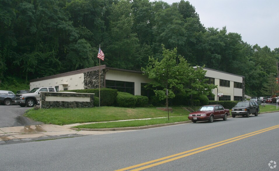 More Photos Of 1025 Cromwell Bridge Rd, Towson Flex For Sale