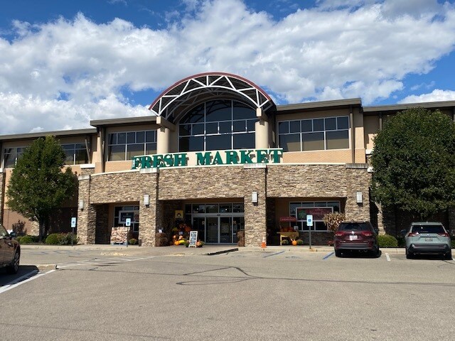 More Photos Of 7800-7852 Montgomery Rd, Cincinnati Unknown For Lease