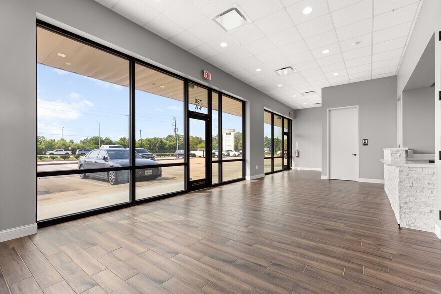 More Photos Of 780 Clear Lake City Blvd, Webster Freestanding For Lease