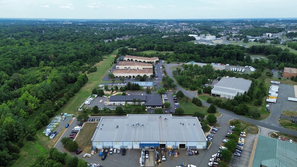 More Photos Of 7045-7073 Gateway Ct, Manassas Flex For Lease