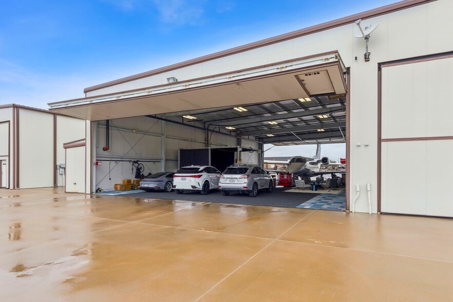 More Photos Of 15809 Addison Rd, Addison Airplane Hangar For Sale