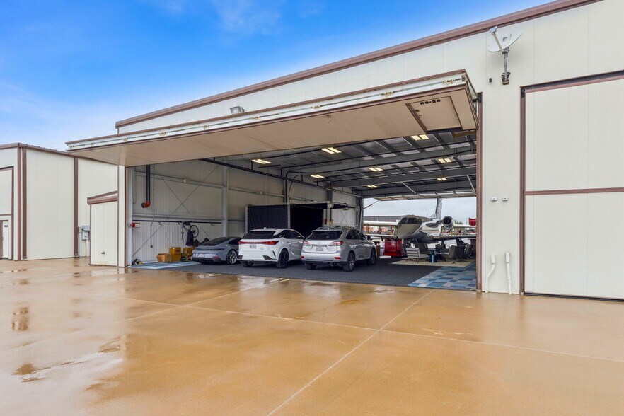 More Photos Of 15809 Addison Rd, Addison Airplane Hangar For Sale