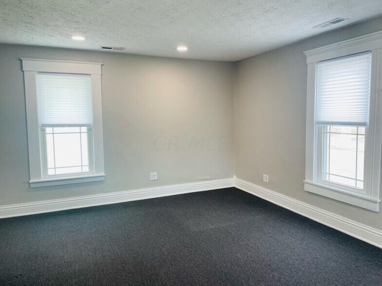 More Photos Of 850 E Main St, Lancaster Storefront Retail Residential For Sale