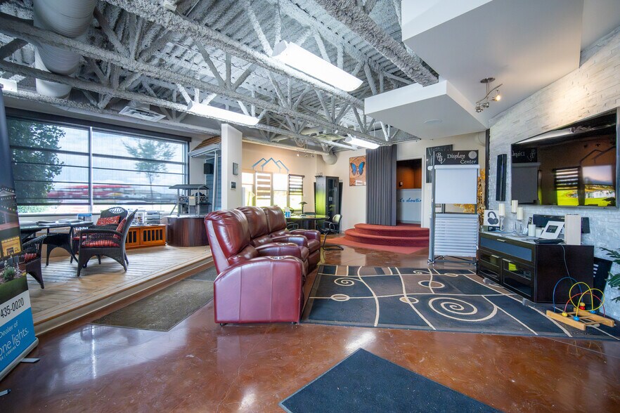 More Photos Of 120 Pembina Rd, Sherwood Park Light Manufacturing For Sale