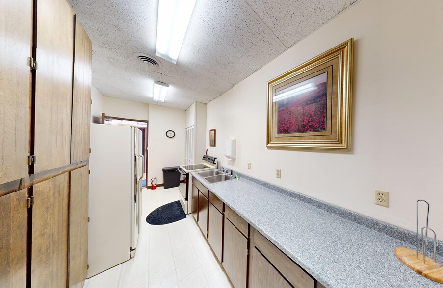 More Photos Of 324 E Washington Ave, Riverton Office For Sale