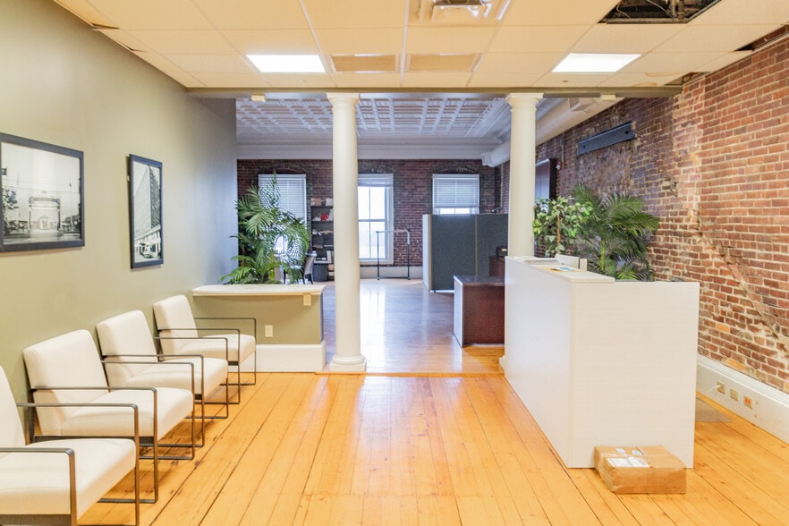 More Photos Of 496-498 Congress St, Portland Storefront Retail Office For Sale