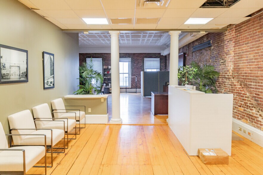 More Photos Of 496-498 Congress St, Portland Storefront Retail Office For Sale