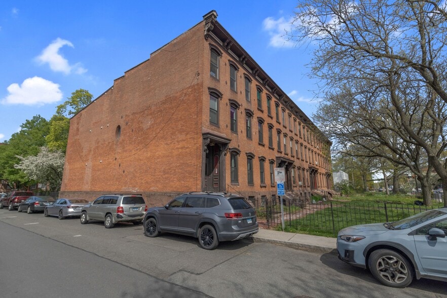 More Photos Of 44-52 Buckingham St, Hartford Apartments For Sale