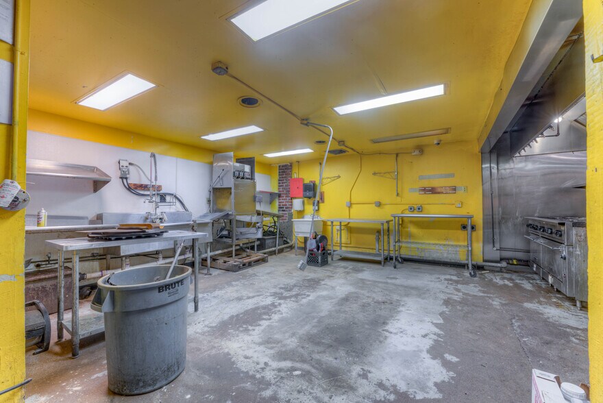 More Photos Of 668 Union Ave, Memphis General Retail For Sale