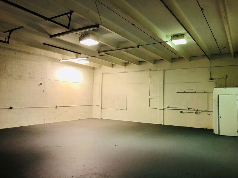 More Photos Of 1142 Okeechobee Rd, West Palm Beach Industrial For Lease