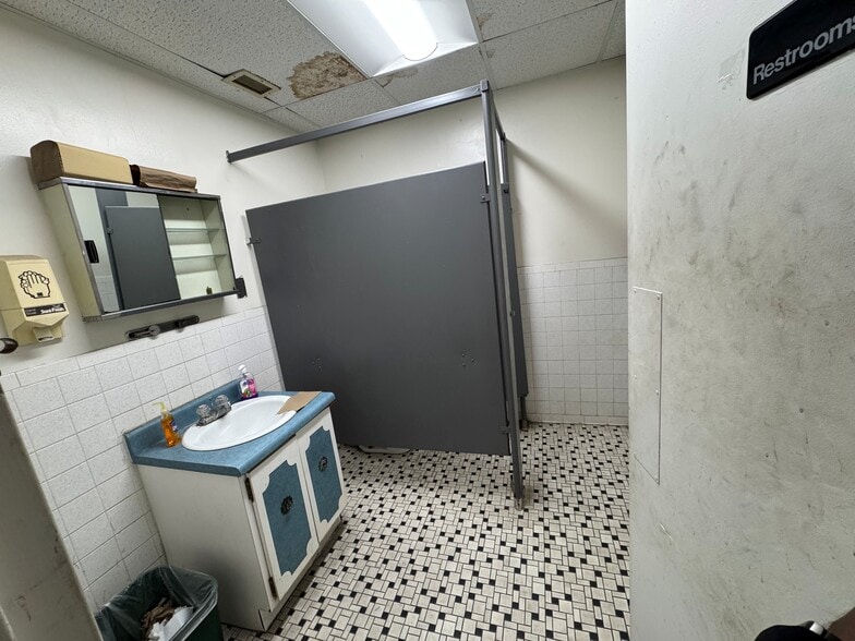 More Photos Of 4900 Frolich Ln, Hyattsville Warehouse For Lease