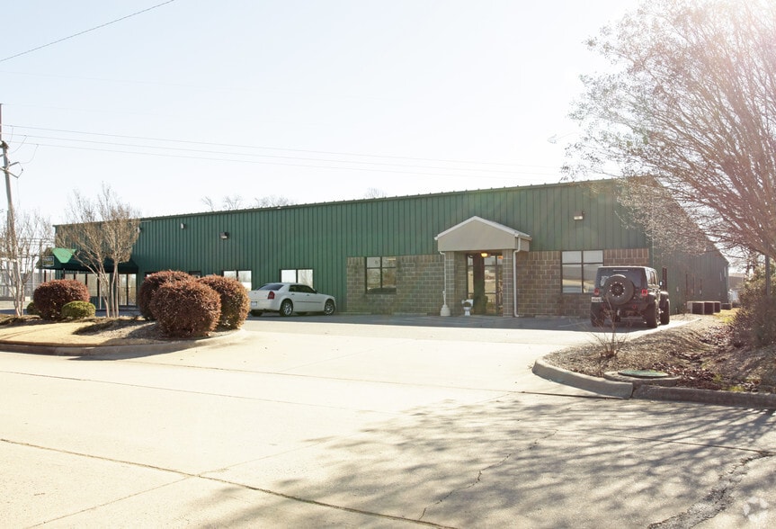 More Photos Of 4320-4340 E 43rd St, North Little Rock Service For Lease