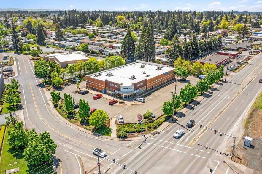 More Photos Of 891 SE 1st Ave, Canby Drugstore For Sale