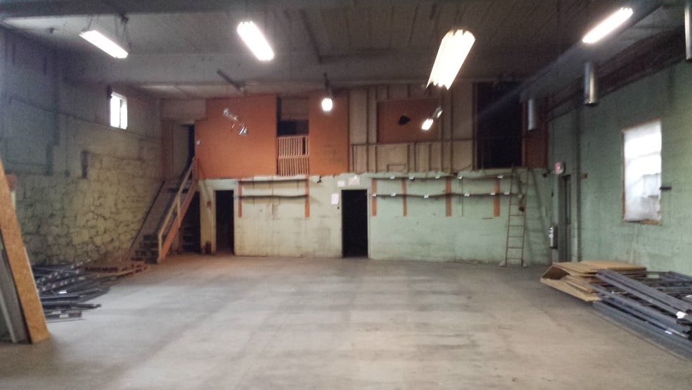 More Photos Of 351 Courtland Ave, Stamford Warehouse For Lease