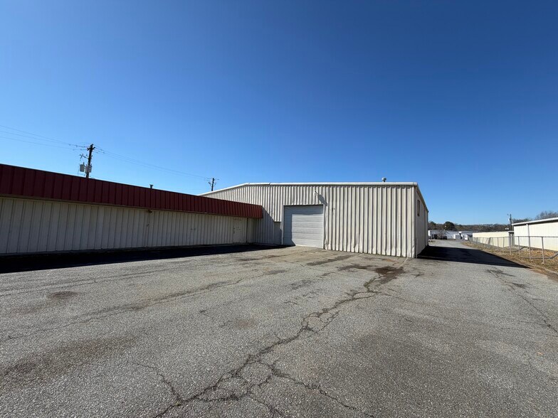 More Photos Of 1913 US 41 Hwy SW, Calhoun Flex For Lease