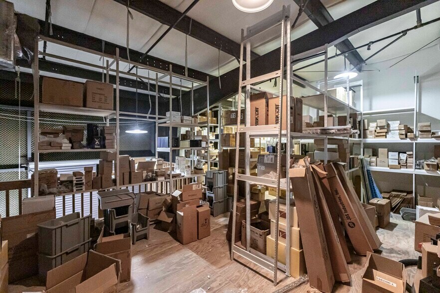 More Photos Of 12155 Metro Pky, Fort Myers Showroom For Sale