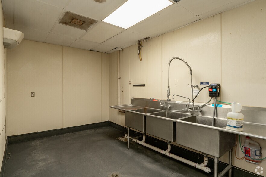 More Photos Of 1930 Sardis Rd N, Charlotte Fast Food For Sale