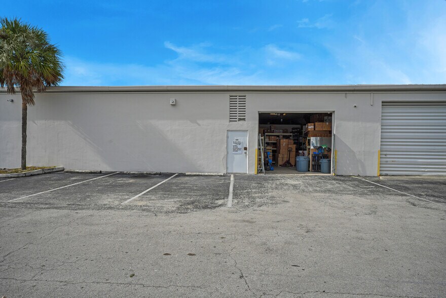 More Photos Of 8111-8119 NW 33rd St, Miami Warehouse For Sale