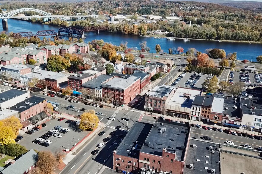 More Photos Of 62 Washington St, Middletown Office For Lease