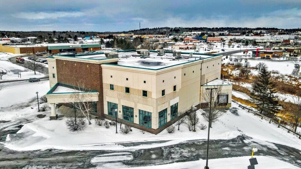 Primary Photo Of 116 Bangor Mall Blvd, Bangor Freestanding For Sale