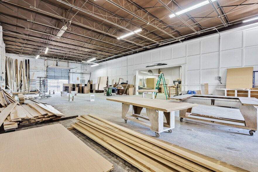 More Photos Of 1051 E 24th St, Hialeah Warehouse For Sale