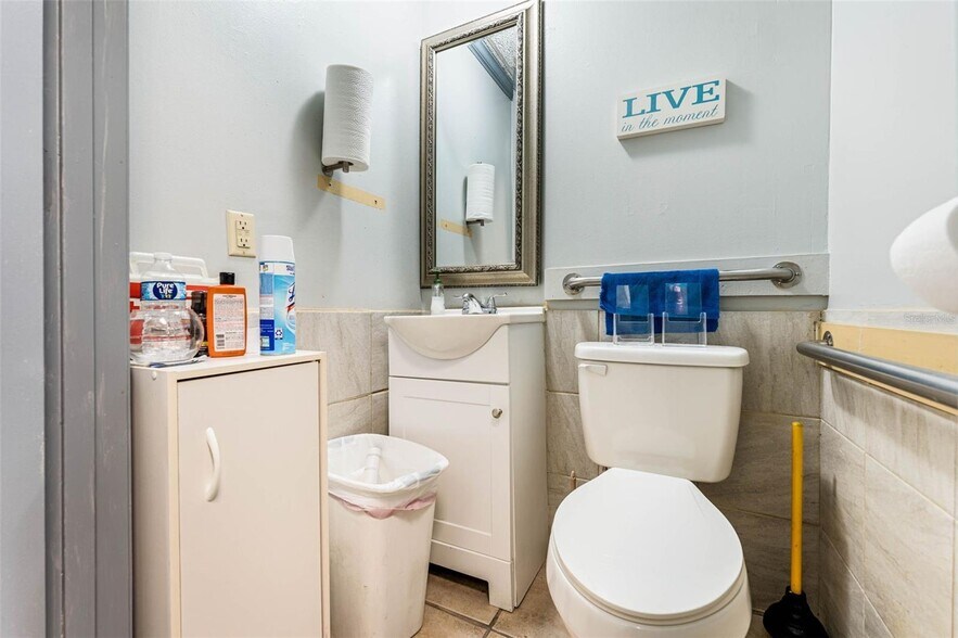 More Photos Of 18-20 E Plant St, Winter Garden General Retail For Sale