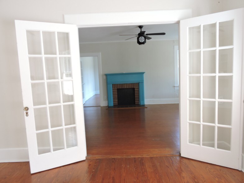 More Photos Of 2218 Mahan Dr, Tallahassee Office Residential For Sale
