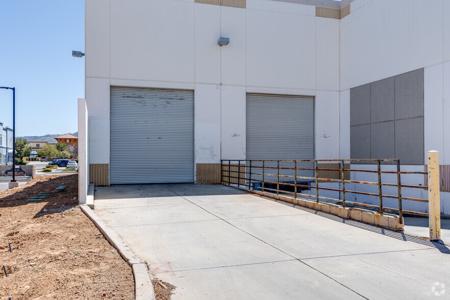 More Photos Of 38940 Trade Center Dr, Palmdale Warehouse For Lease