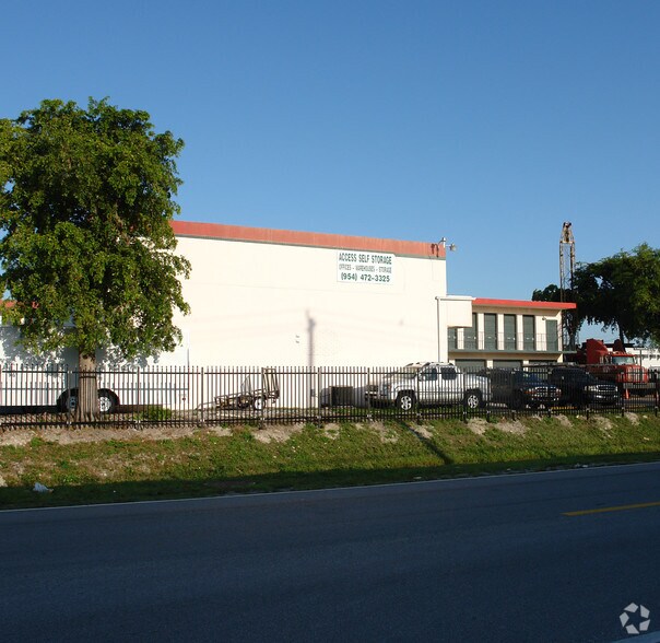 More Photos Of 7000 SW 22nd Ct, Davie Self Storage For Lease