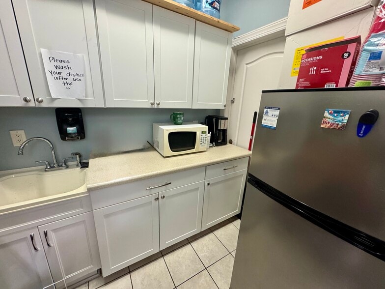 More Photos Of 2540 Arrowood Rd, Charlotte Office For Sale