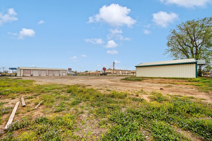 More Photos Of 403 Linwood Plz, Lindsay Warehouse For Sale