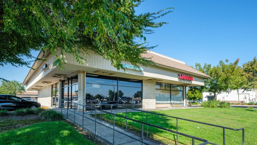 More Photos Of 10-80 W Bullard, Clovis Unknown For Lease