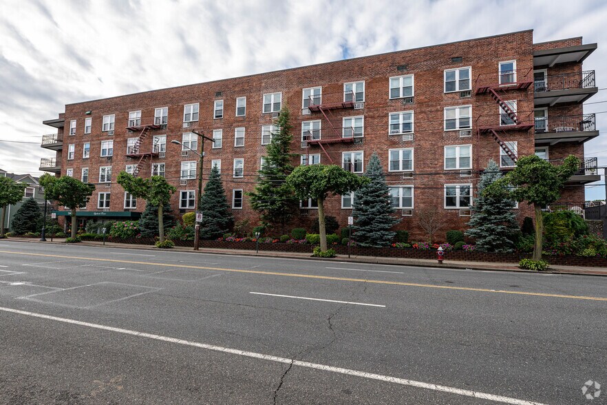 More Photos Of 504 Merrick Rd, Lynbrook Apartments For Sale