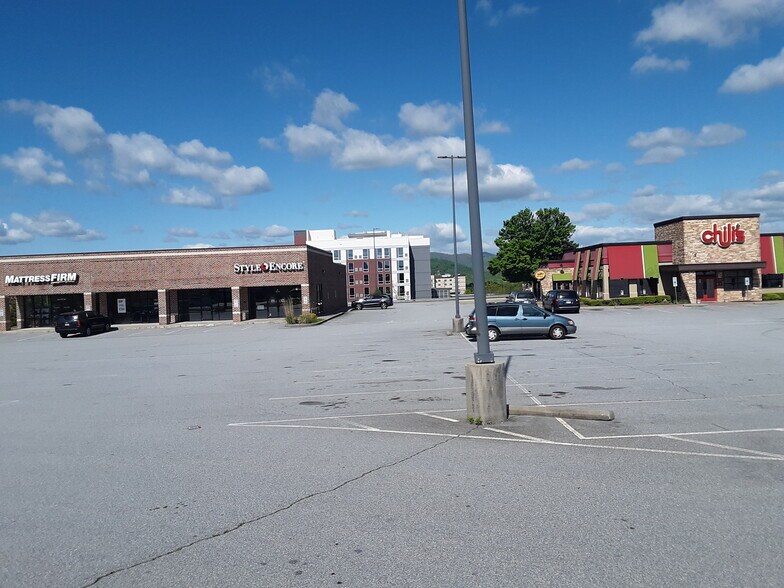 More Photos Of 422 Airport Rd, Arden Storefront For Lease