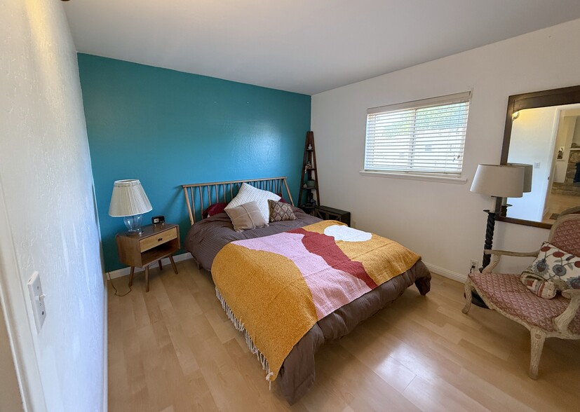 More Photos Of 50 Portal St, Oak View Multifamily For Sale