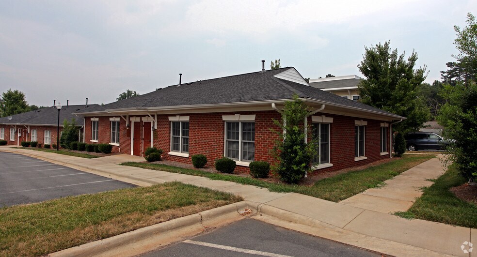 More Photos Of 10225 Hickorywood Hill Ave, Huntersville Medical For Sale