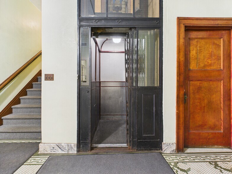 More Photos Of 619 Blondeau St, Keokuk Office For Sale