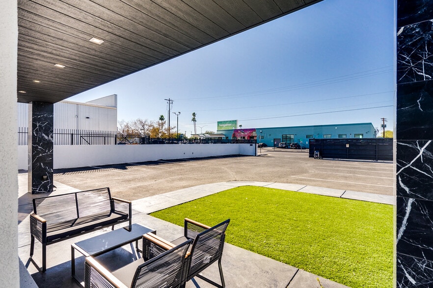 More Photos Of 1140 N Rosemont Blvd, Tucson Research And Development For Sale