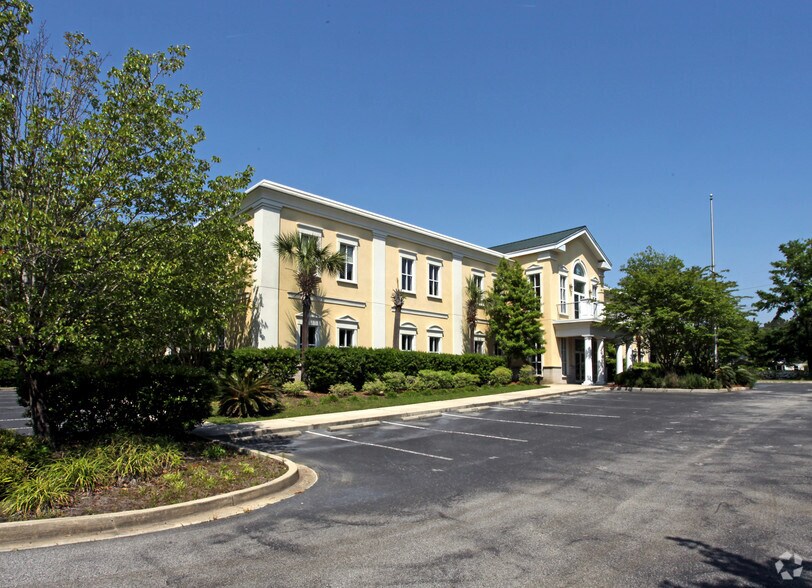 More Photos Of 550 Long Point Rd, Mount Pleasant Medical For Lease