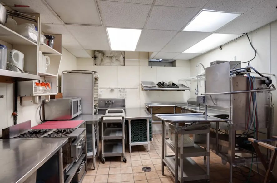 More Photos Of 211 Wisconsin Ave, Wisconsin Dells Hotel For Sale